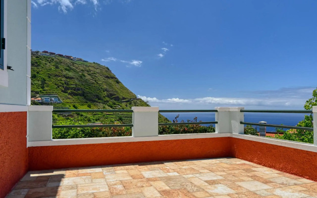 Villa Santa Madalena a Home in Madeira