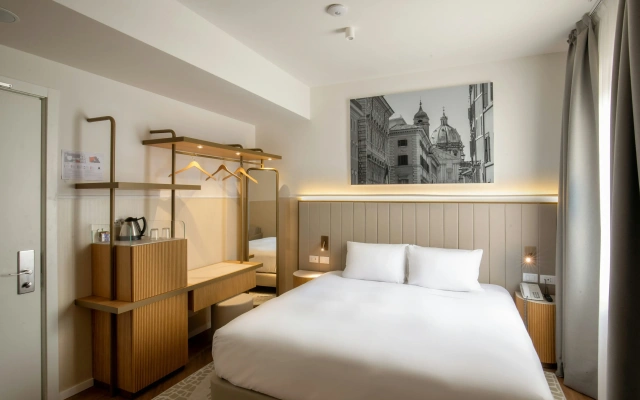 Cosmopolita Rome Colosseum, Tapestry Collection by Hilton