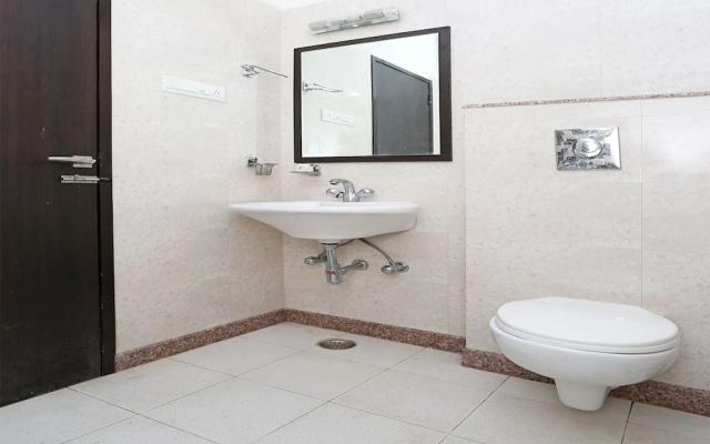 OYO 11484 Hotel Shivam