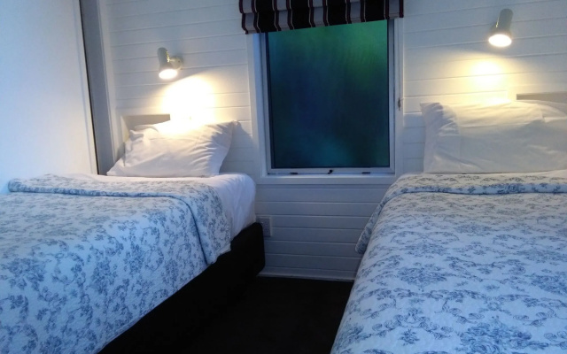 Colonial House Motel