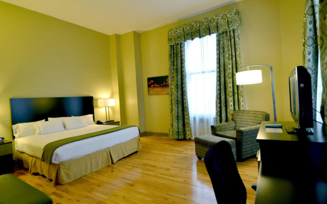 Holiday Inn Express Cleveland Downtown
