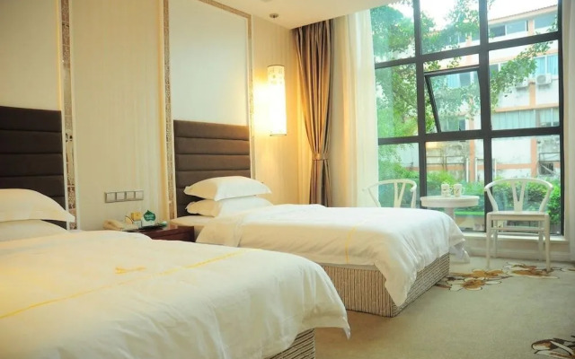 Dujiangyan Huaxi Hotel