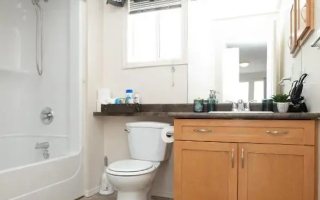 Elegant 4 Bedroom on Comdale