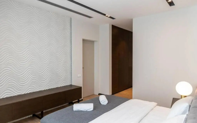 Luxury Hotel Apartment With Stunnig Views For 4