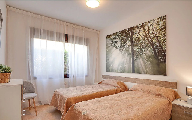 3 bedroom apartment garden and sea view