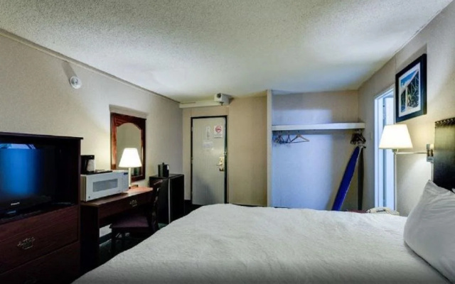 University Hotel and Suites