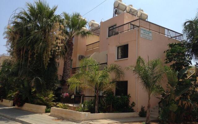 Отель Constantaras Apartments Кипр, Протарас - отзывы, цены и фото номеров - забронировать отель Constantaras Apartments онлайн вид на фасад