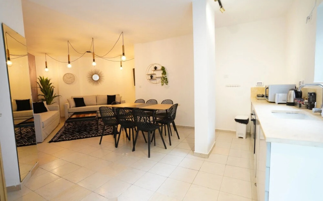 YalaRent Afarsemon APT complex with pool