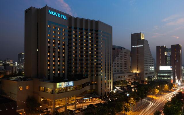 Отель Novotel Ambassador Seoul Gangnam вид на фасад