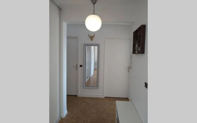 4 Min Walk To Metro, 60m², Renovated, la Defense