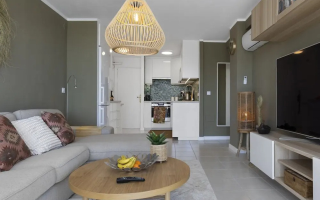 Central Apartment With Seaview Terrace and Pool