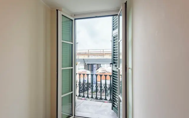 Beautiful Flat Next To Aquarium