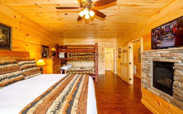 Foxwood Mansion - Fourteen Bedroom Cabin