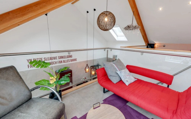Cozy Holiday Home In Uitwellingerga With Terrace
