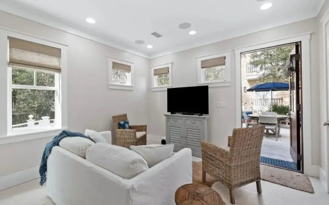 Sea La Vie Seaside Carriage House