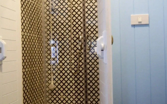 Baan Chanasongkram - Hostel