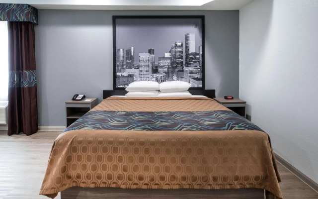 Super 8 by Wyndham Humble/Fallcreek/Houston