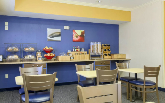 Fairfield Inn by Marriott Tracy