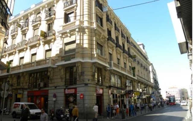 Отель Hostal Biarritz Испания, Мадрид - отзывы, цены и фото номеров - забронировать отель Hostal Biarritz онлайн вид на фасад
