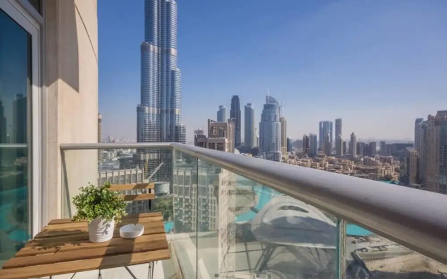 Stylish Apartment With the Best Burj Views