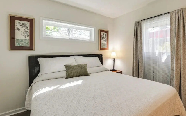 Walk to Historic Chestertown: Dog-friendly Retreat