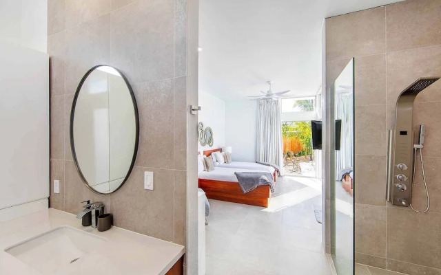 Oceanside Vacation Villa with Private Pool and Resort Amenities v10