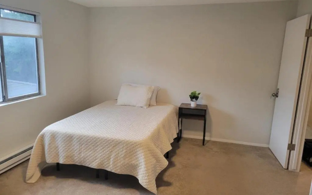 Fresh Top Floor Apartment w/ Balcony