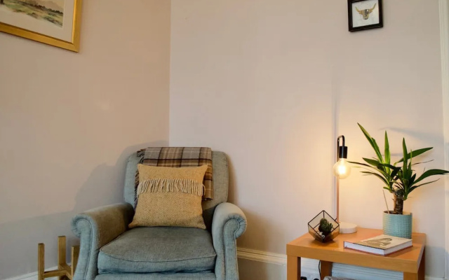 Traditional 2 Bedroom Apartment In Edinburgh