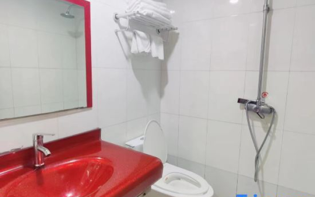 Yinhe Business Hotel (wenzhou yongqiang road store)
