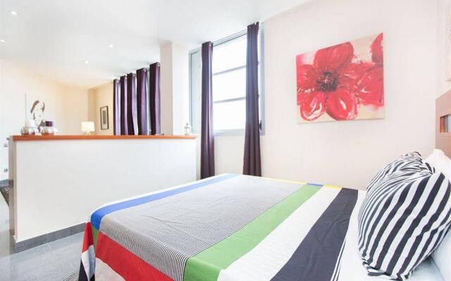 Апартаменты Suites Universitat Apartment комната для гостей