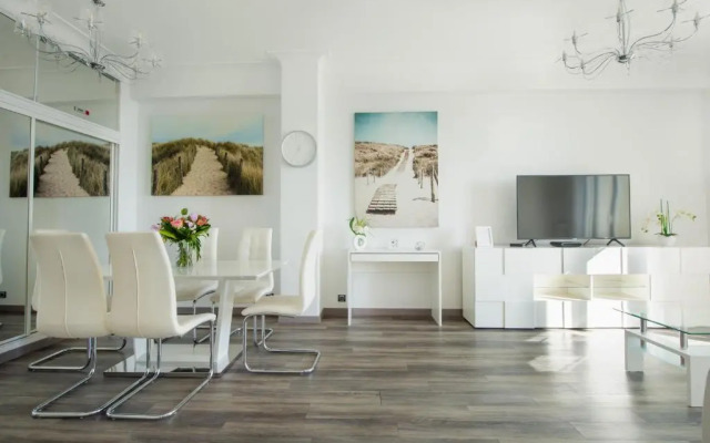 Sea Front Suite - Panoramic View with Terrace - 85 M