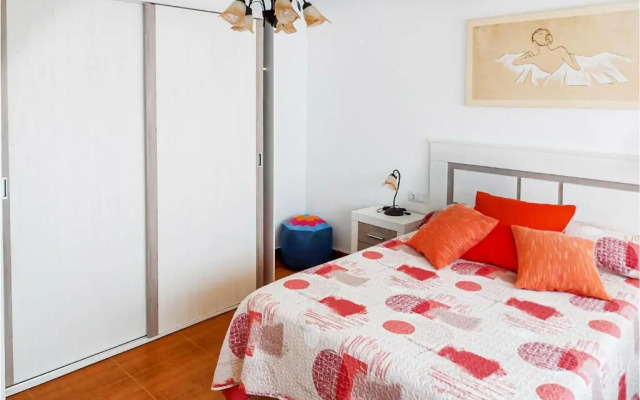 Amazing apartment in Fisterra with 4 Bedrooms and WiFi