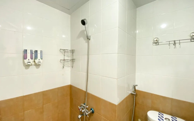 Comfort And Strategic 2Br At Green Pramuka City Apartment