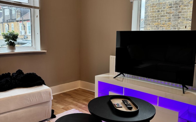London City Apartment - Modern & Cozy Stay