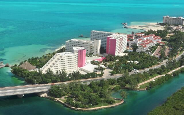 Oasis Palm Hotel пляж