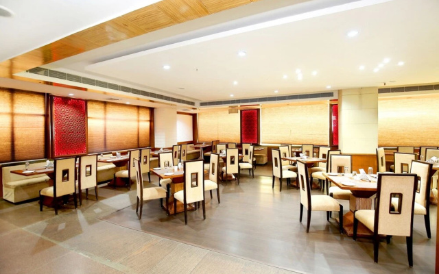 I-Square Hotel by OYO Rooms
