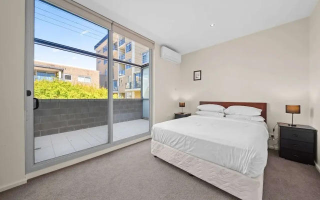 Spacious Apartment With Gym & Pool Access