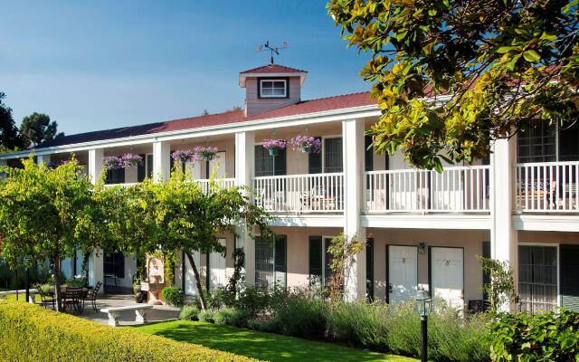 Отель Lavender Inn by the Sea вид на фасад
