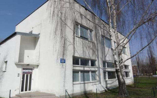 Hostel Broniewskiego вид на фасад