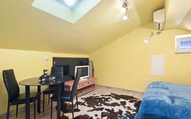 Comfortable Holiday Home in Pirovac With Garden