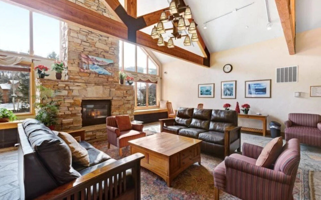 Studio Colorado Vacation Rental Located near River Run Village with Hot Tub and Pool Access