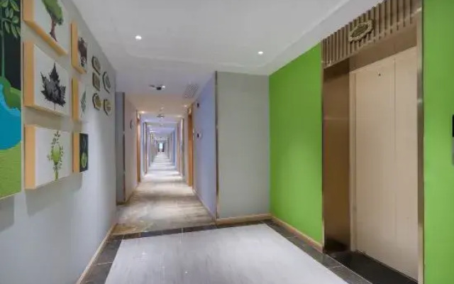 Vienna 3 Best Hotel  (Shanghai Xinsiping Road Port Trade City Branch)