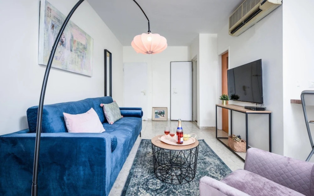 MAMAD - Apt with Balcony In the Heart of TLV