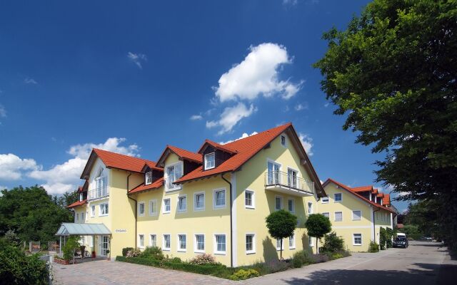 Hotel Nummerhof Эрдинг вид на фасад