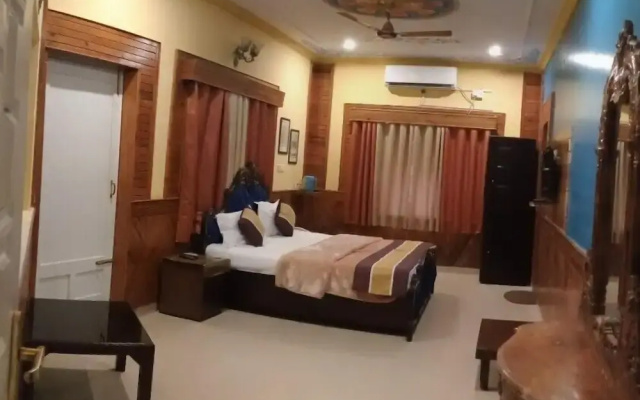 Fabhotel Royal Green Buds