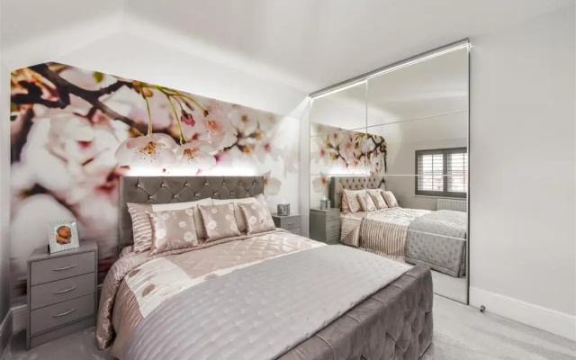 Luxury 4 Bedroom Detached House