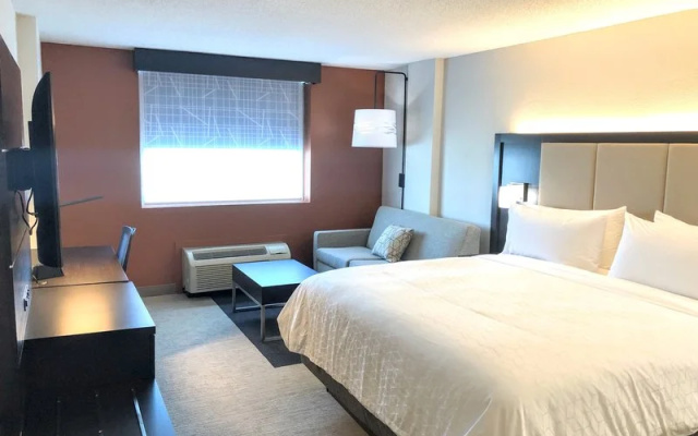 Holiday Inn I 64 West End