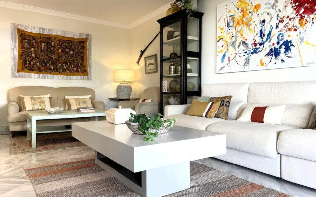 Modern 2-bedroom Apartment With Private Underground Parking Lift Access