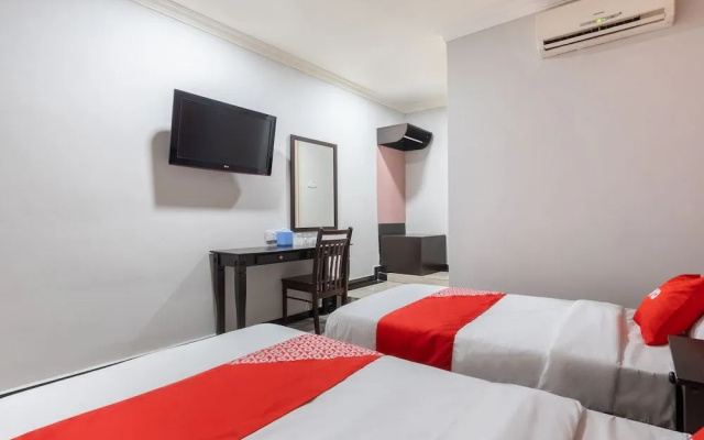 Oyo 89844 Green Villa Hotel
