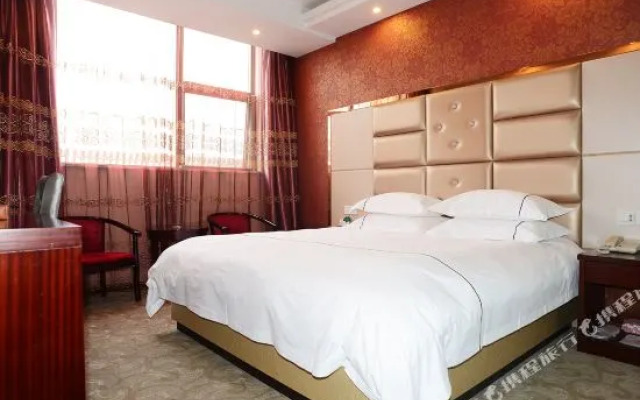 Liquan Business Hotel